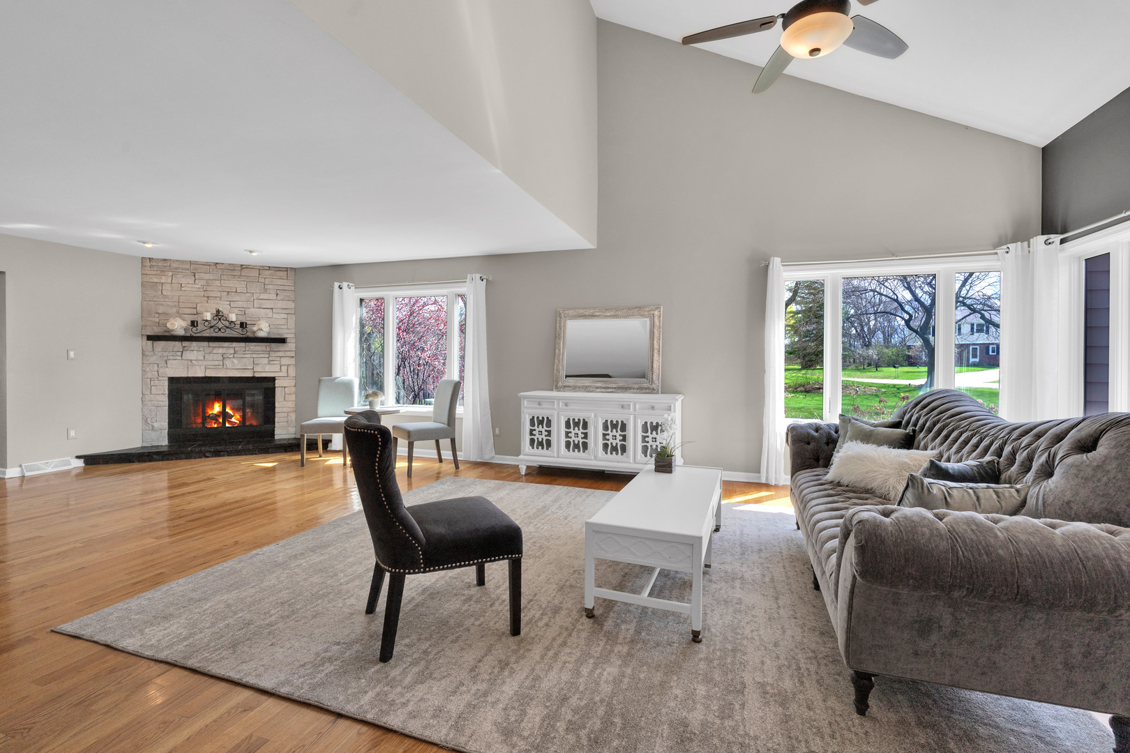 30949 N Leesley Court, Libertyville, IL 60048