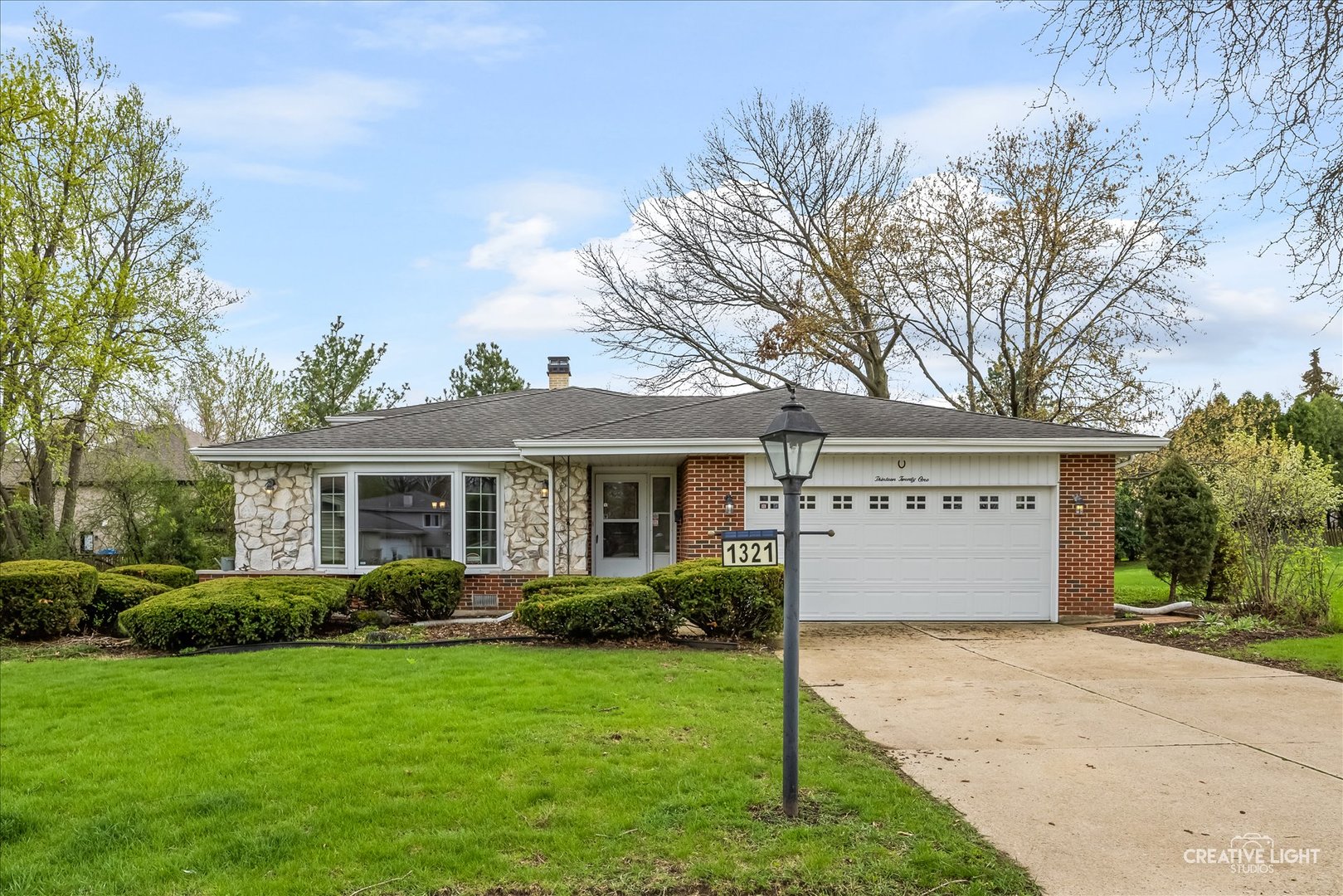 1321 Iroquois Lane, Darien, IL 60561