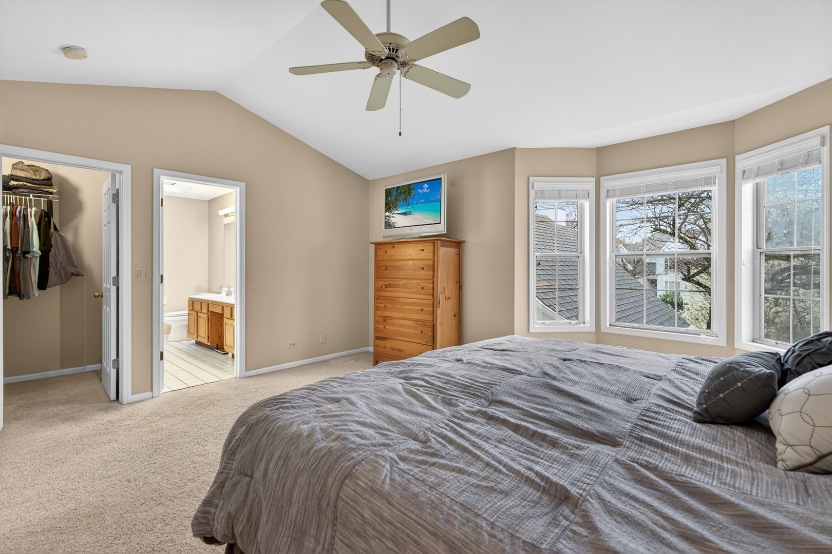 330 Stillwater Court #330, Wauconda, IL 60084