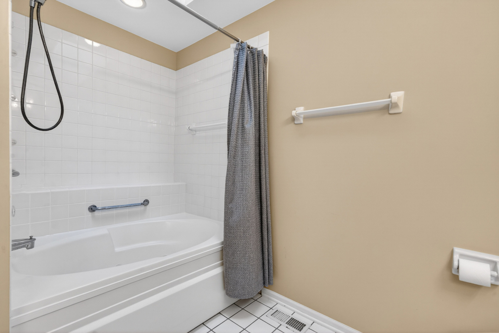 330 Stillwater Court #330, Wauconda, IL 60084