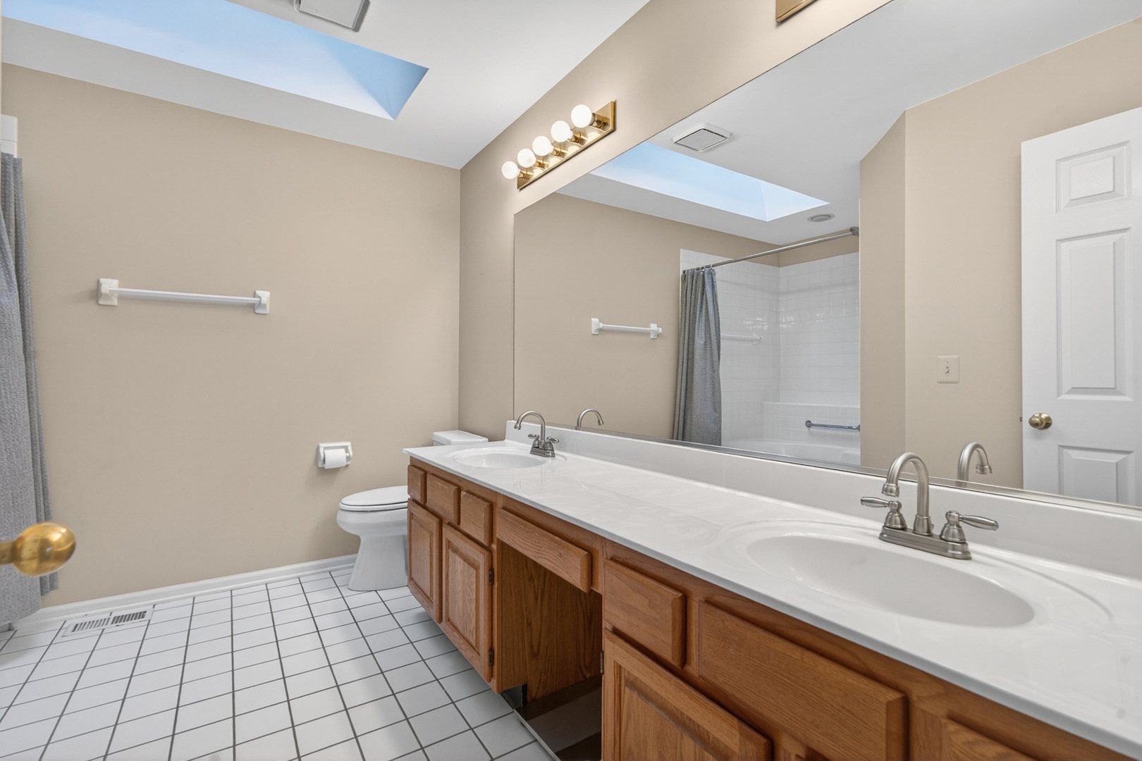 330 Stillwater Court #330, Wauconda, IL 60084