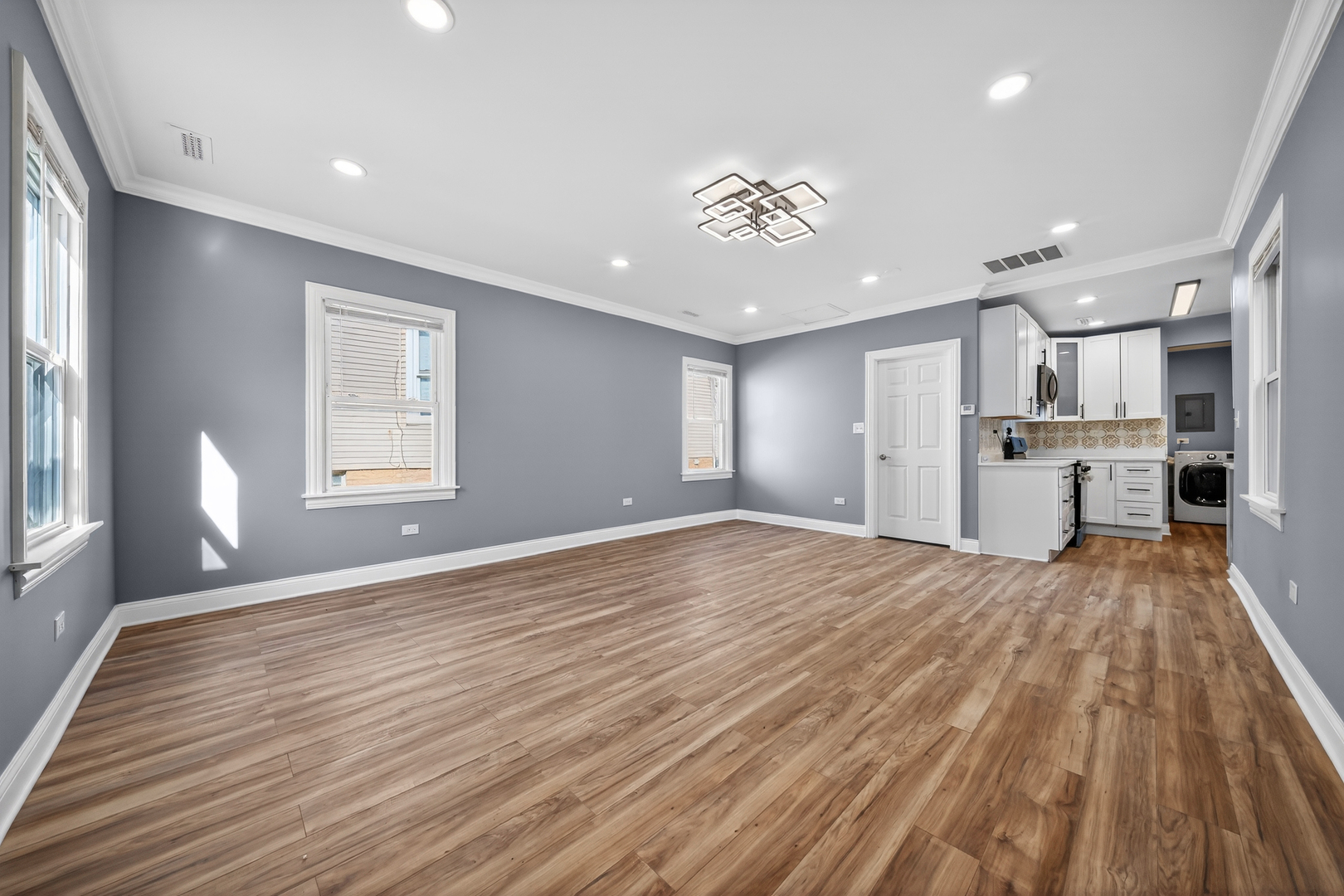 7535 S ST. LAWRENCE Avenue, Chicago, IL 60619