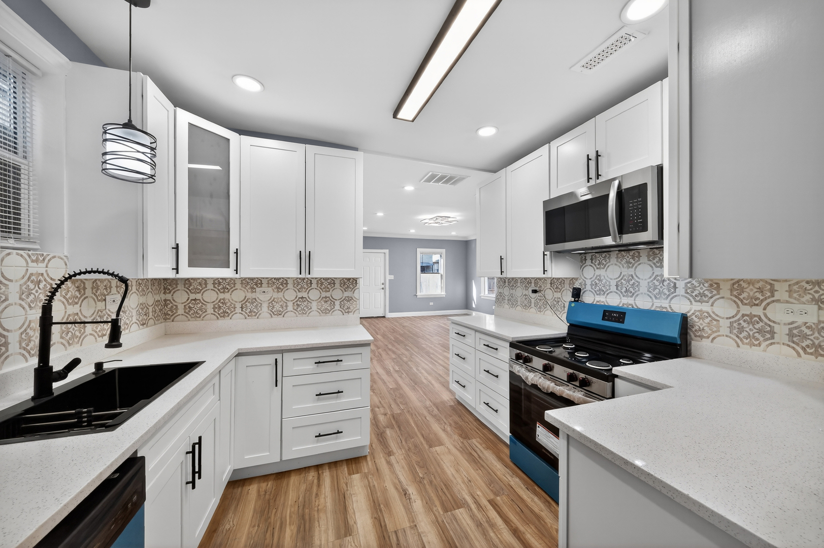 7535 S ST. LAWRENCE Avenue, Chicago, IL 60619