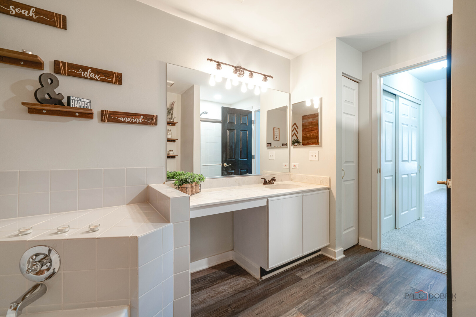 520 Palm Court #B, Crystal Lake, IL 60014