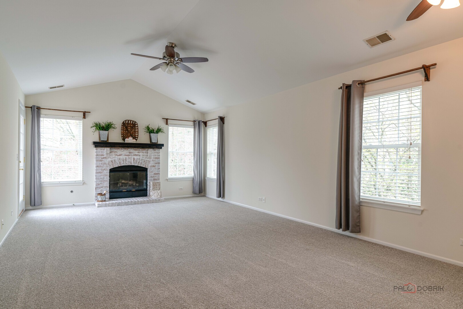 520 Palm Court #B, Crystal Lake, IL 60014