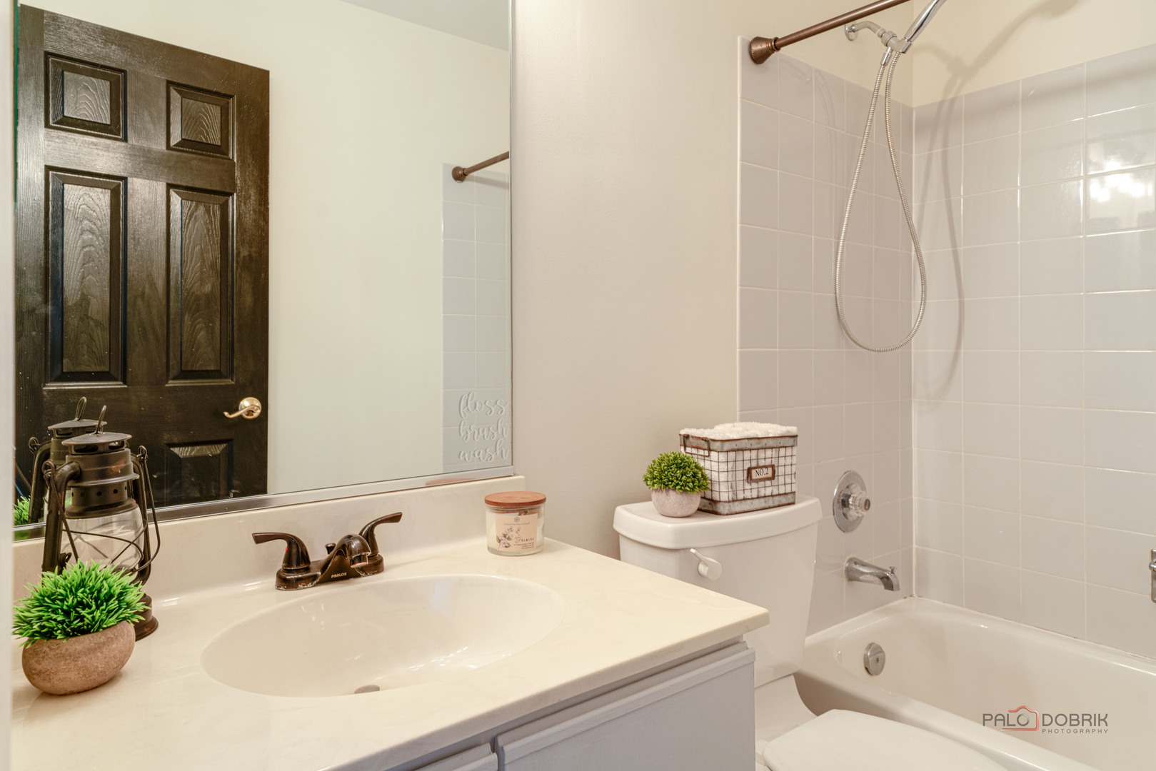 520 Palm Court #B, Crystal Lake, IL 60014