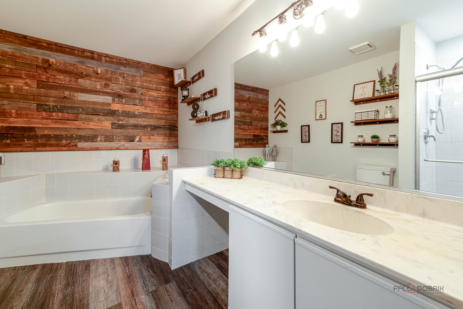 520 Palm Court #B, Crystal Lake, IL 60014