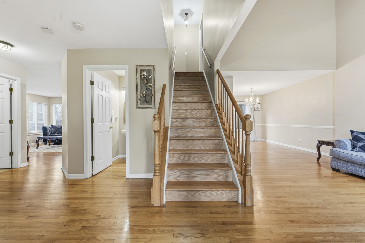 138 Emerald Drive, Streamwood, IL 60107