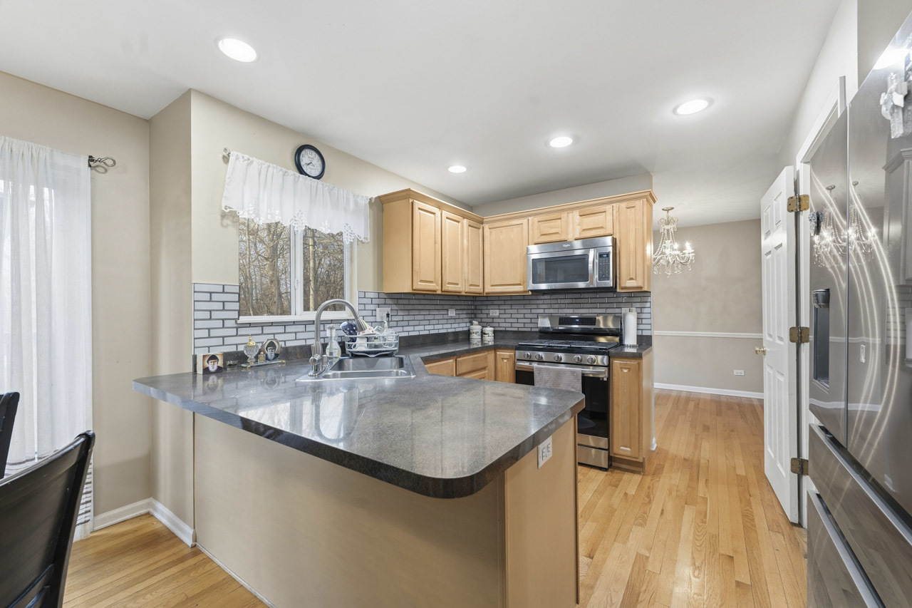 138 Emerald Drive, Streamwood, IL 60107