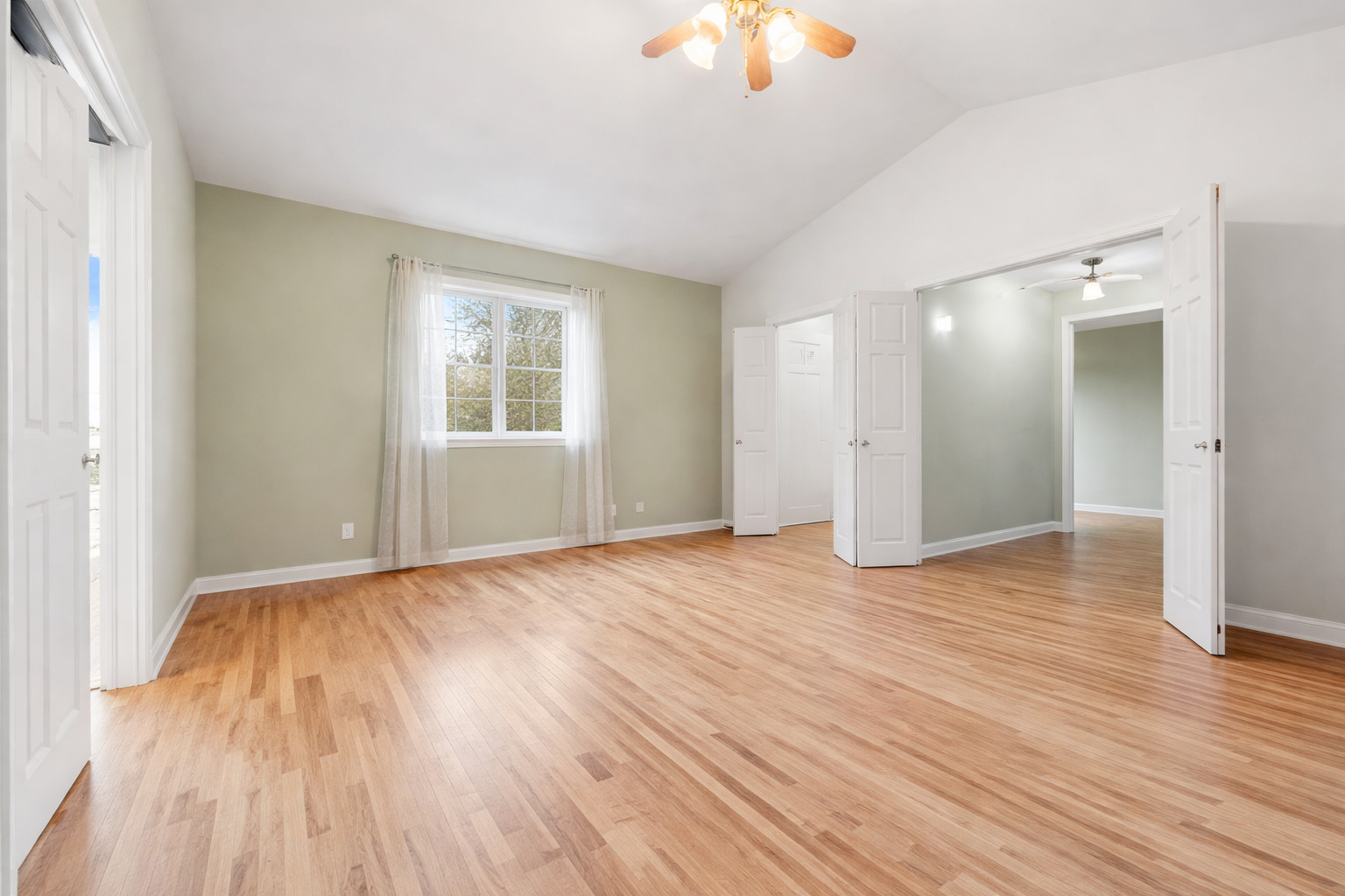 138 Emerald Drive, Streamwood, IL 60107