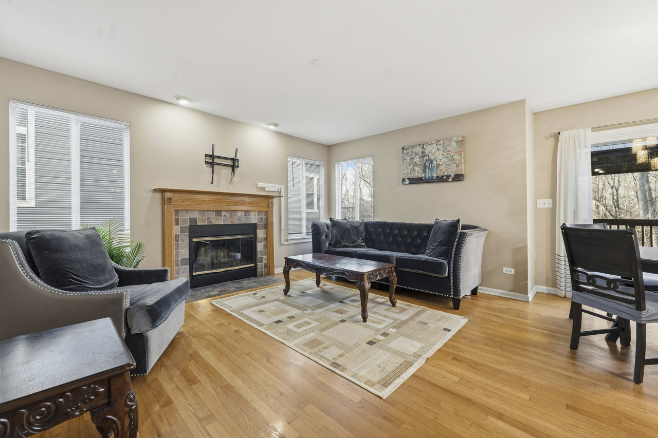 138 Emerald Drive, Streamwood, IL 60107