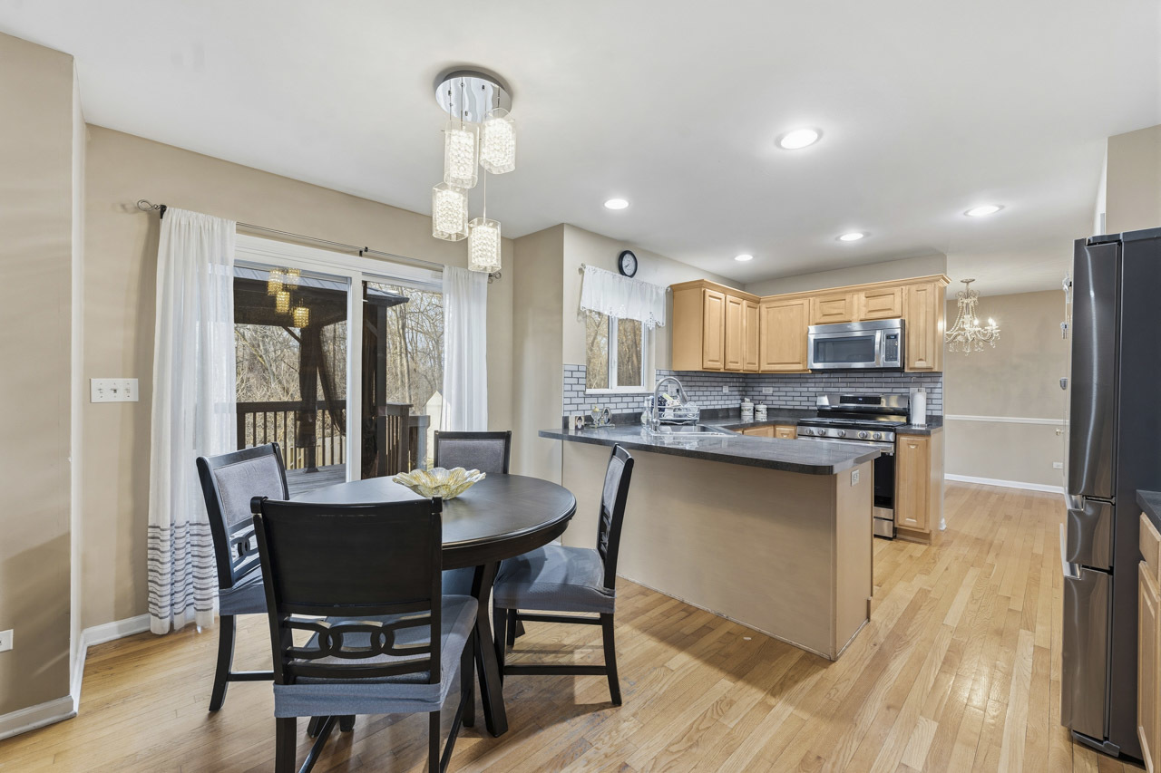 138 Emerald Drive, Streamwood, IL 60107