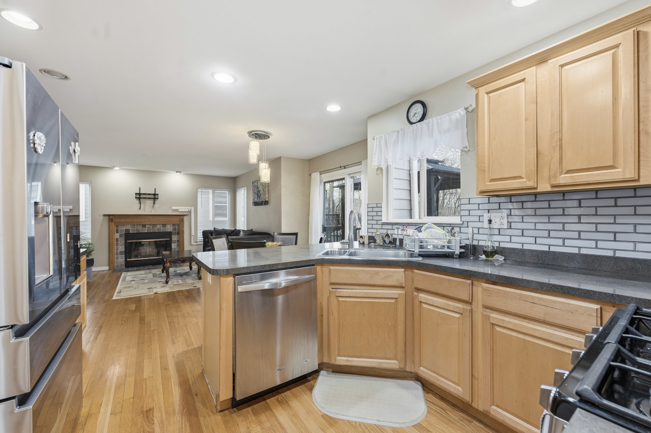 138 Emerald Drive, Streamwood, IL 60107