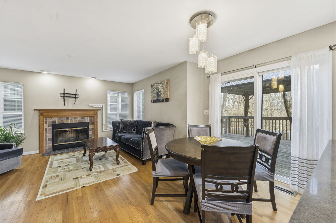 138 Emerald Drive, Streamwood, IL 60107