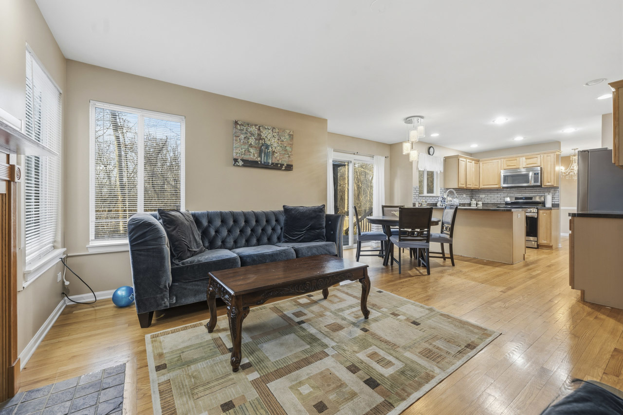 138 Emerald Drive, Streamwood, IL 60107