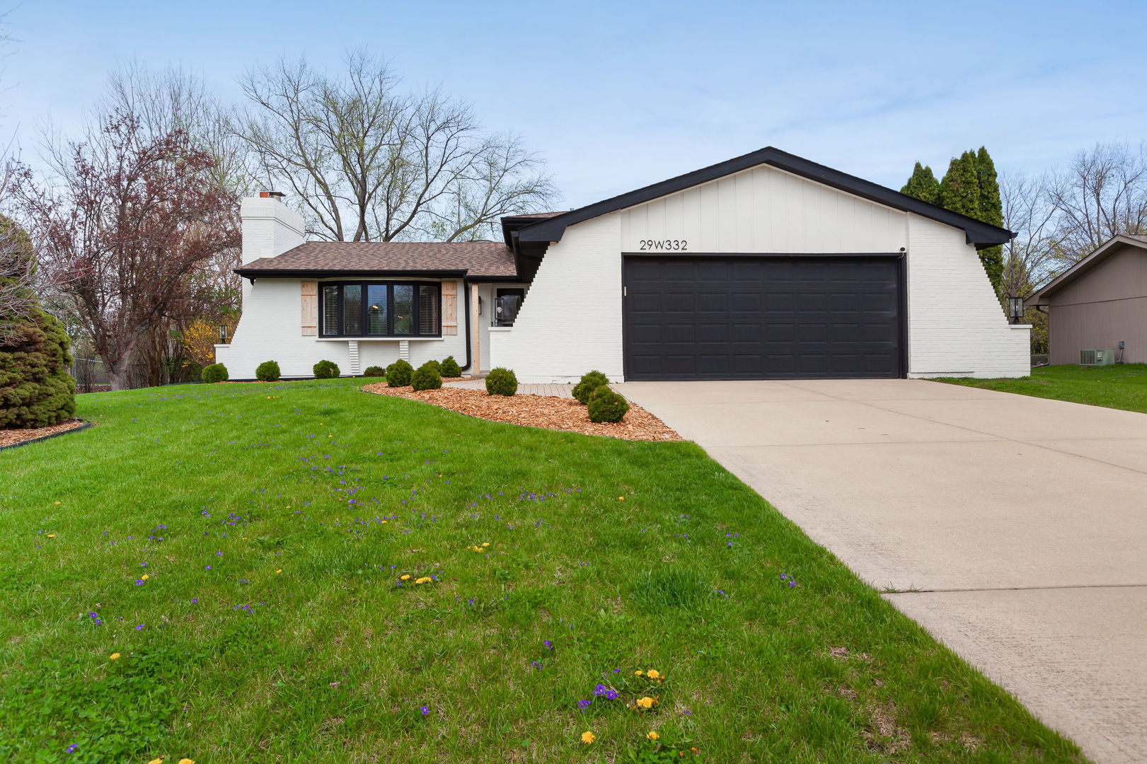 29W332 Mark Drive, Naperville, IL 60564