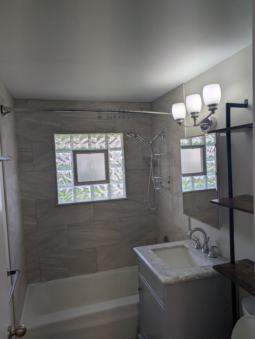 796 N ADELE Street, Elmhurst, IL 60126