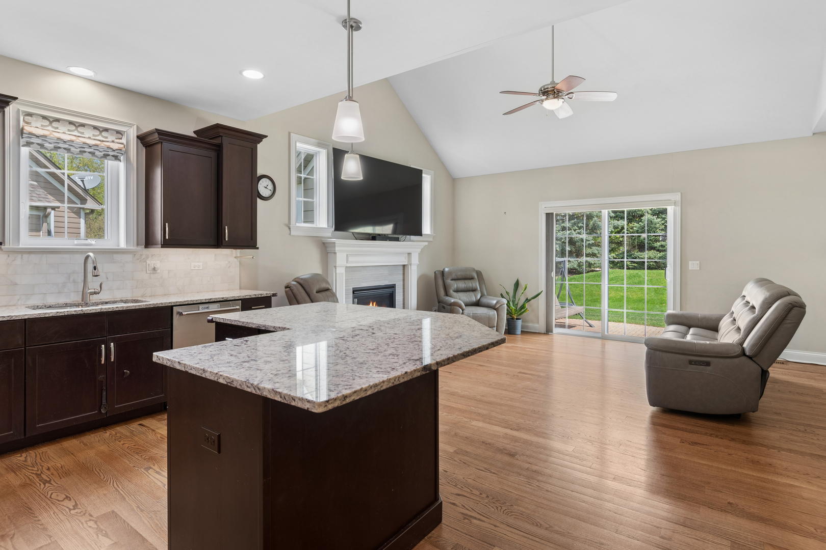 2757 Nicole Circle, Aurora, IL 60502