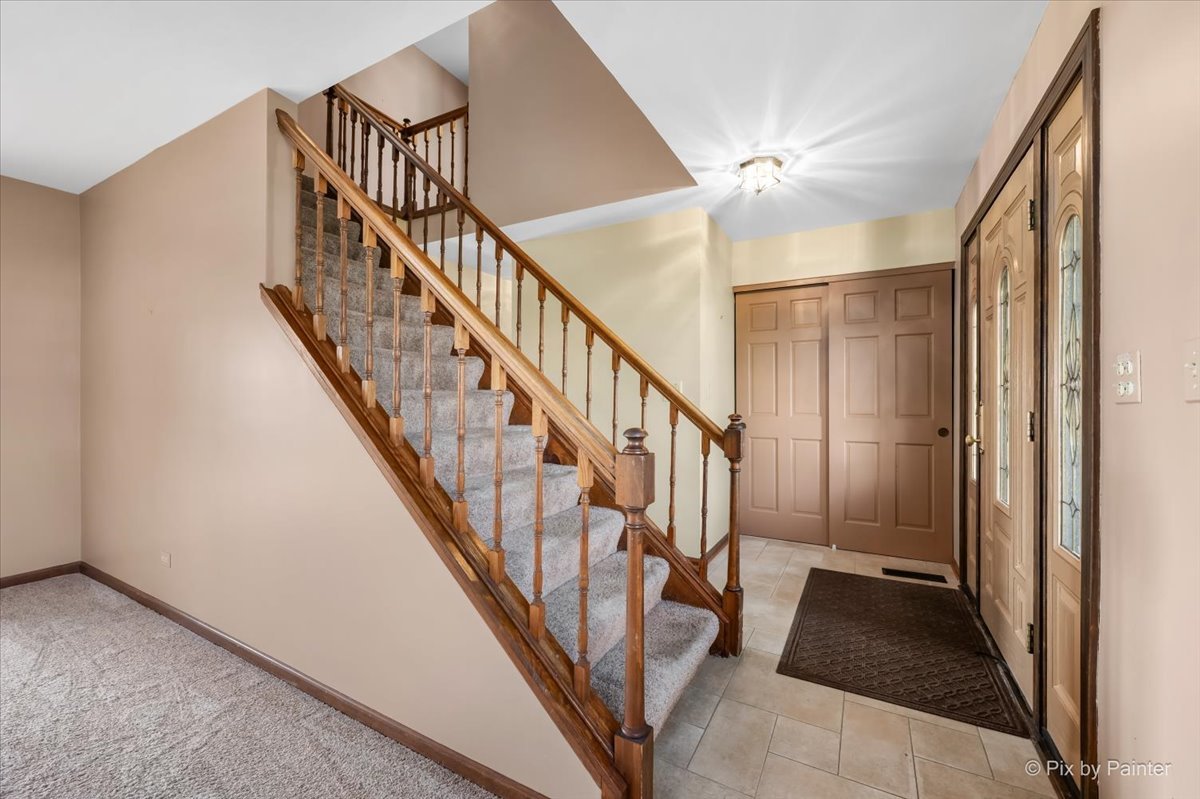 901 Garnet Circle, Schaumburg, IL 60193