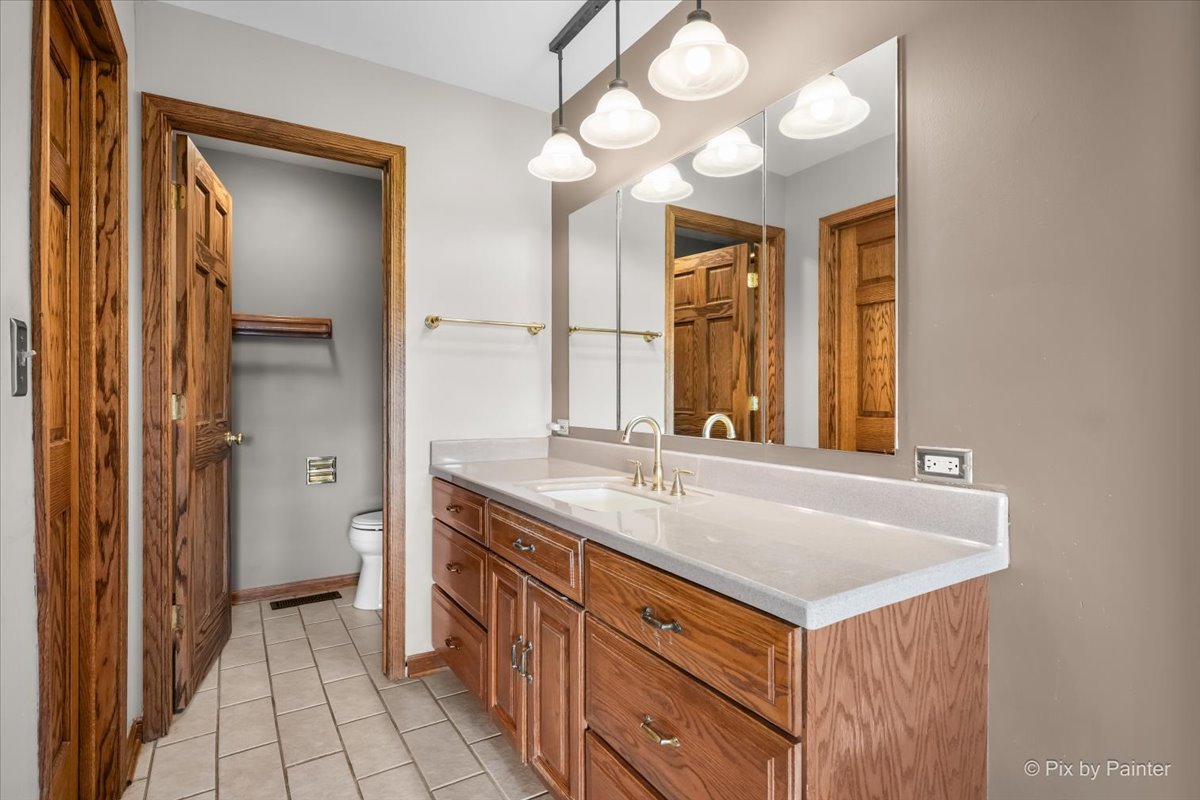 901 Garnet Circle, Schaumburg, IL 60193