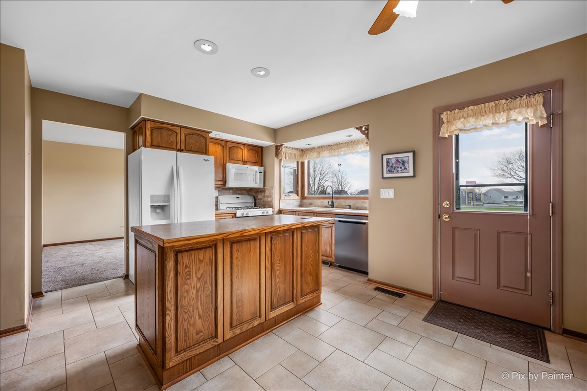 901 Garnet Circle, Schaumburg, IL 60193