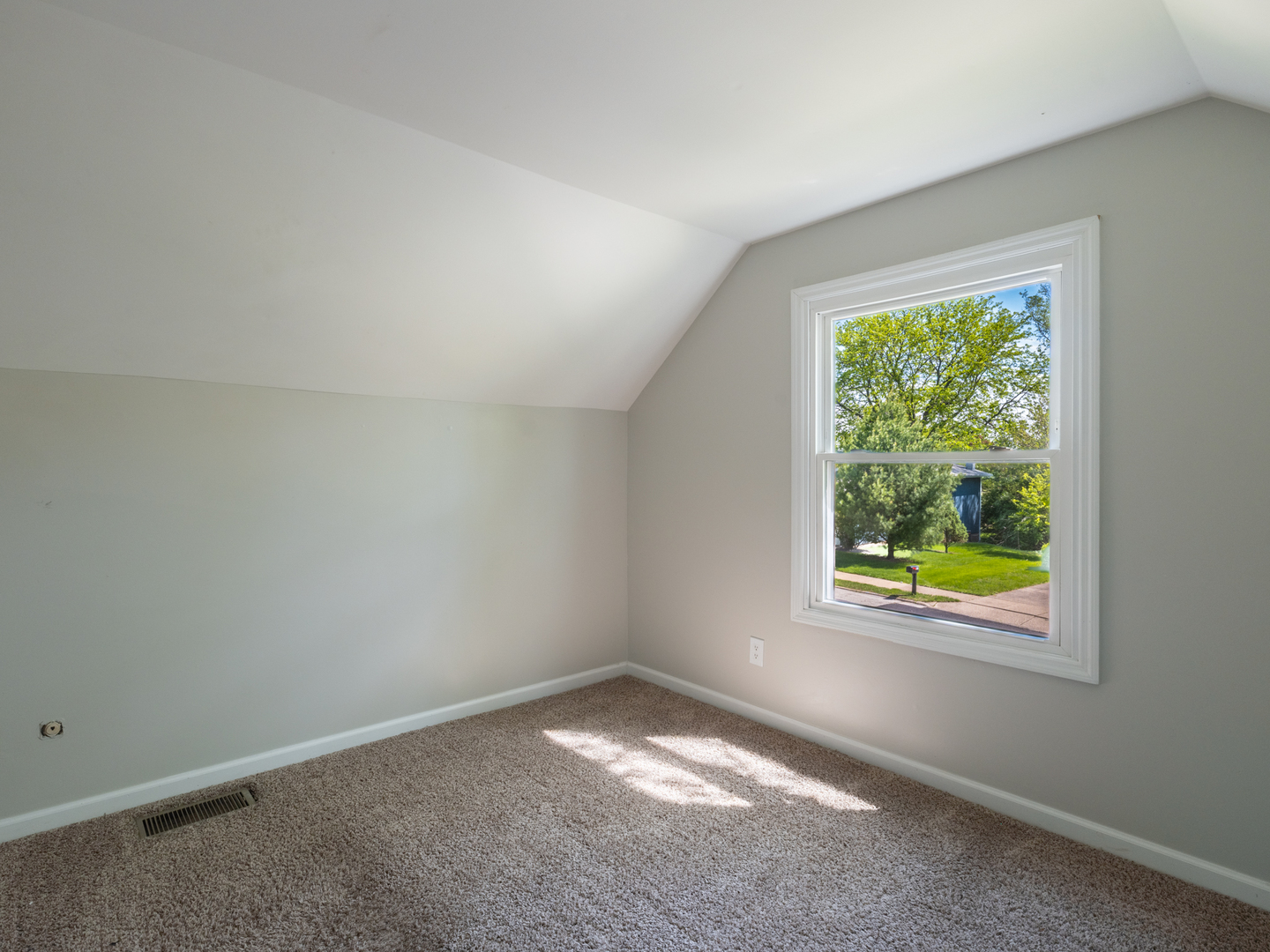 3209 W Westport Road, Peoria, IL 61615
