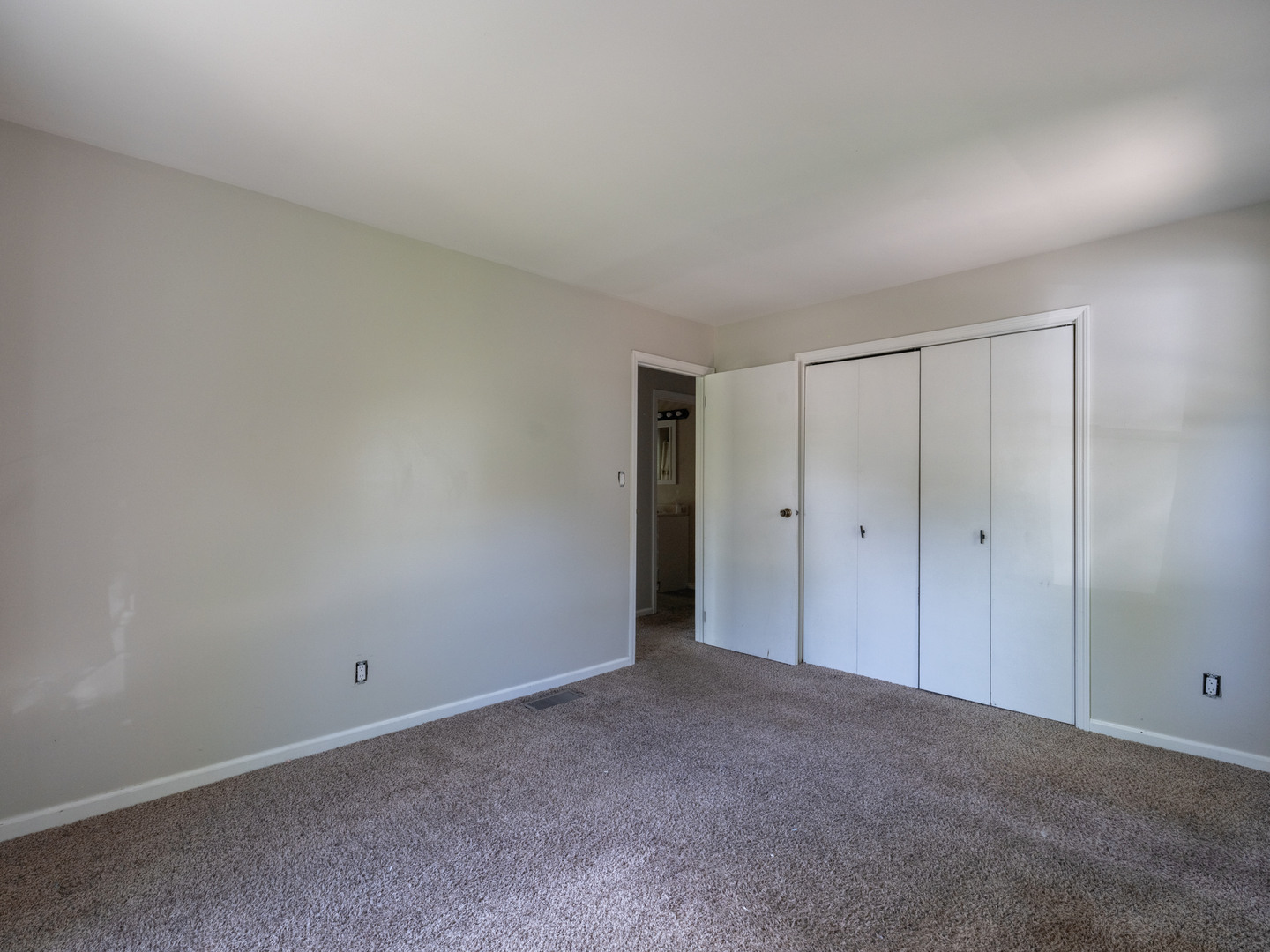 3209 W Westport Road, Peoria, IL 61615