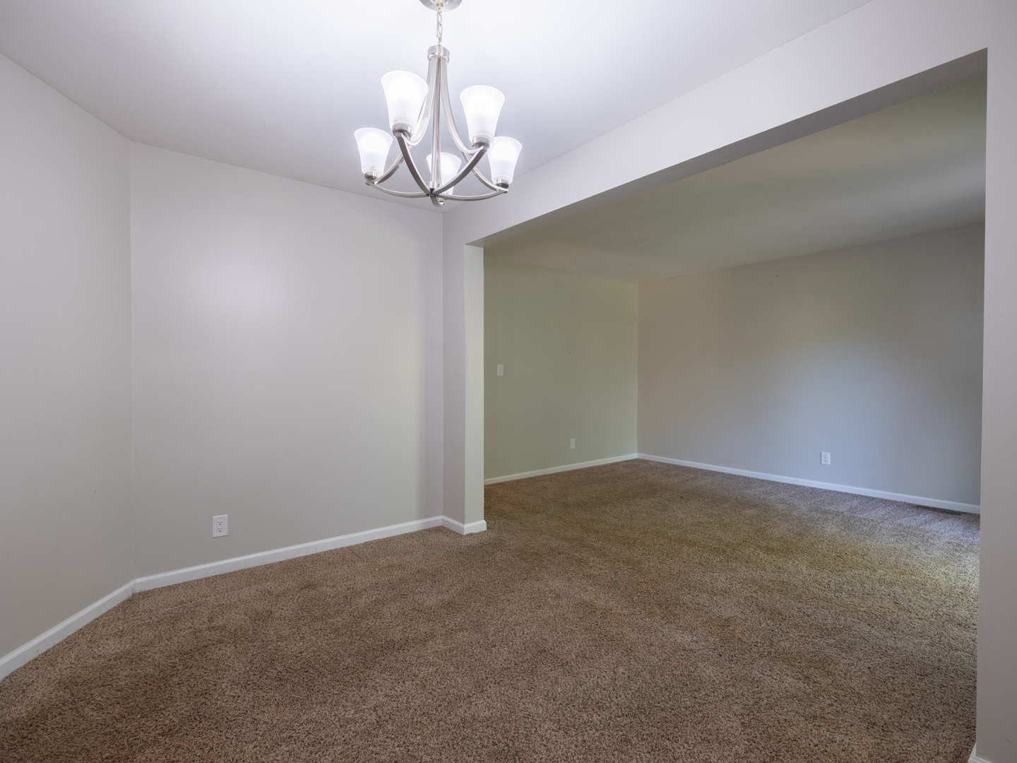 3209 W Westport Road, Peoria, IL 61615