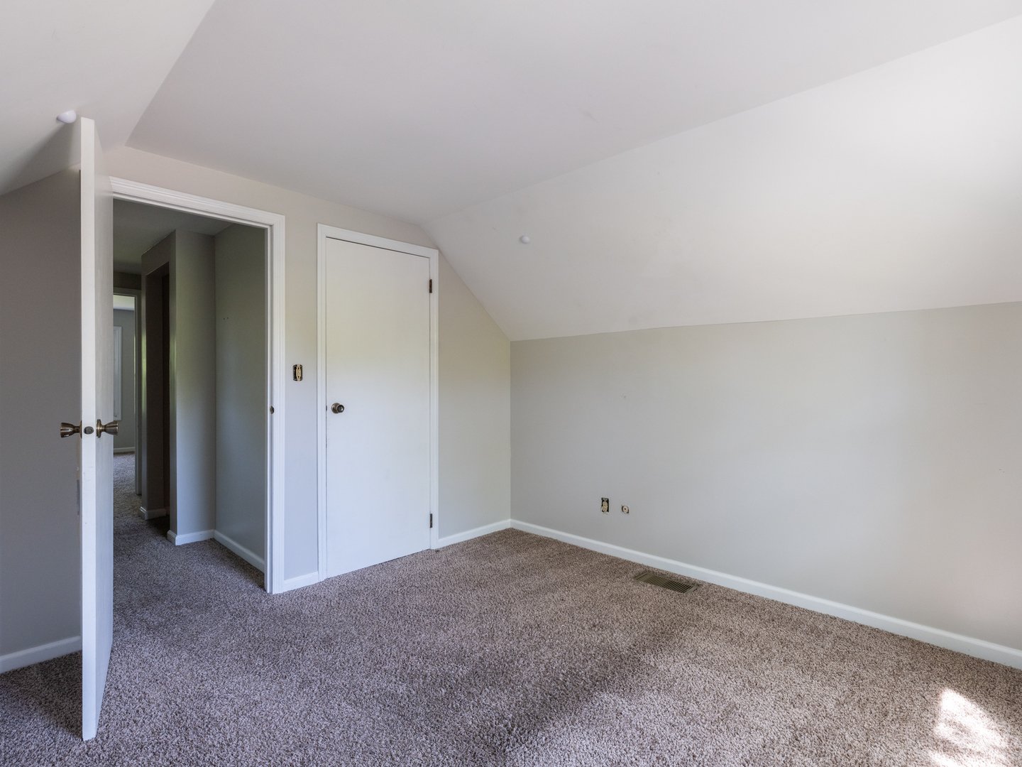 3209 W Westport Road, Peoria, IL 61615