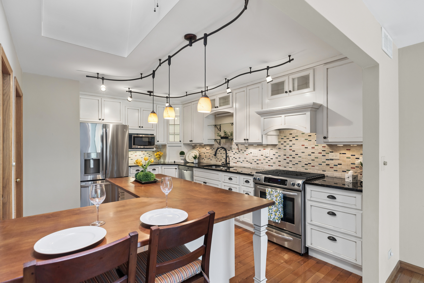 808 Kristin Court #808, Gurnee, IL 60031