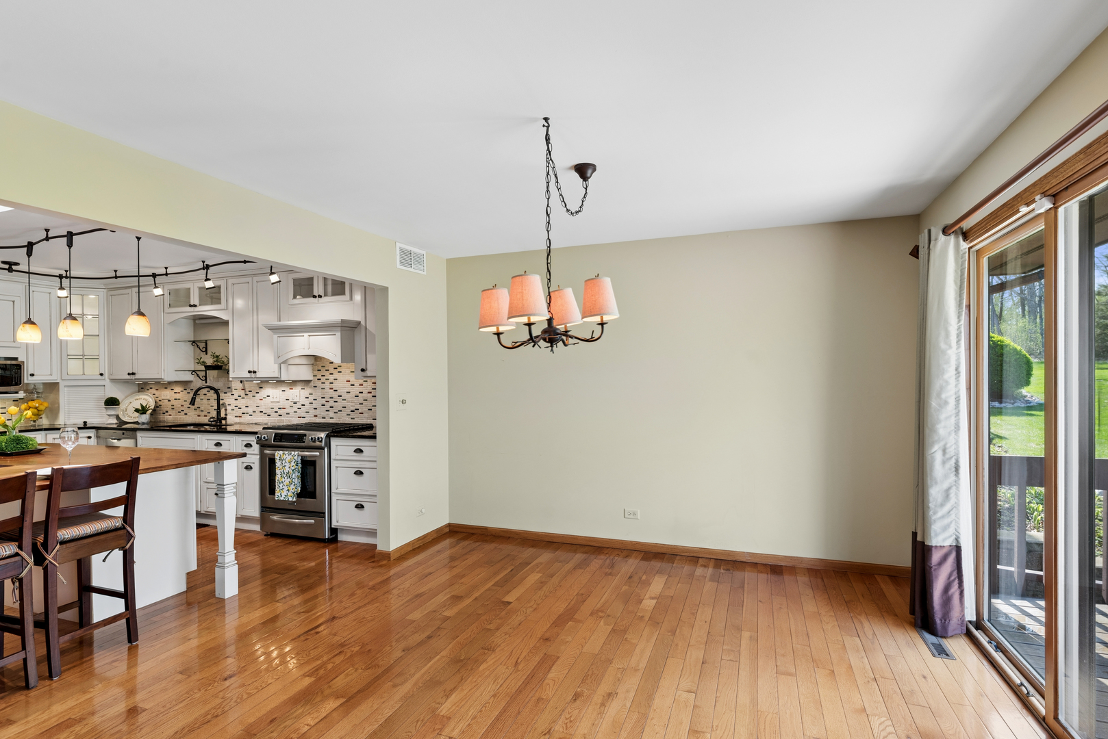 808 Kristin Court #808, Gurnee, IL 60031