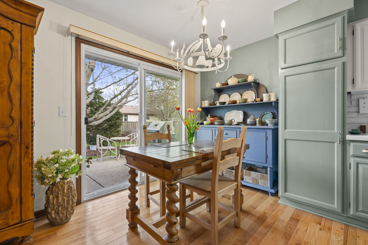 815 Carriage Drive, Algonquin, IL 60102