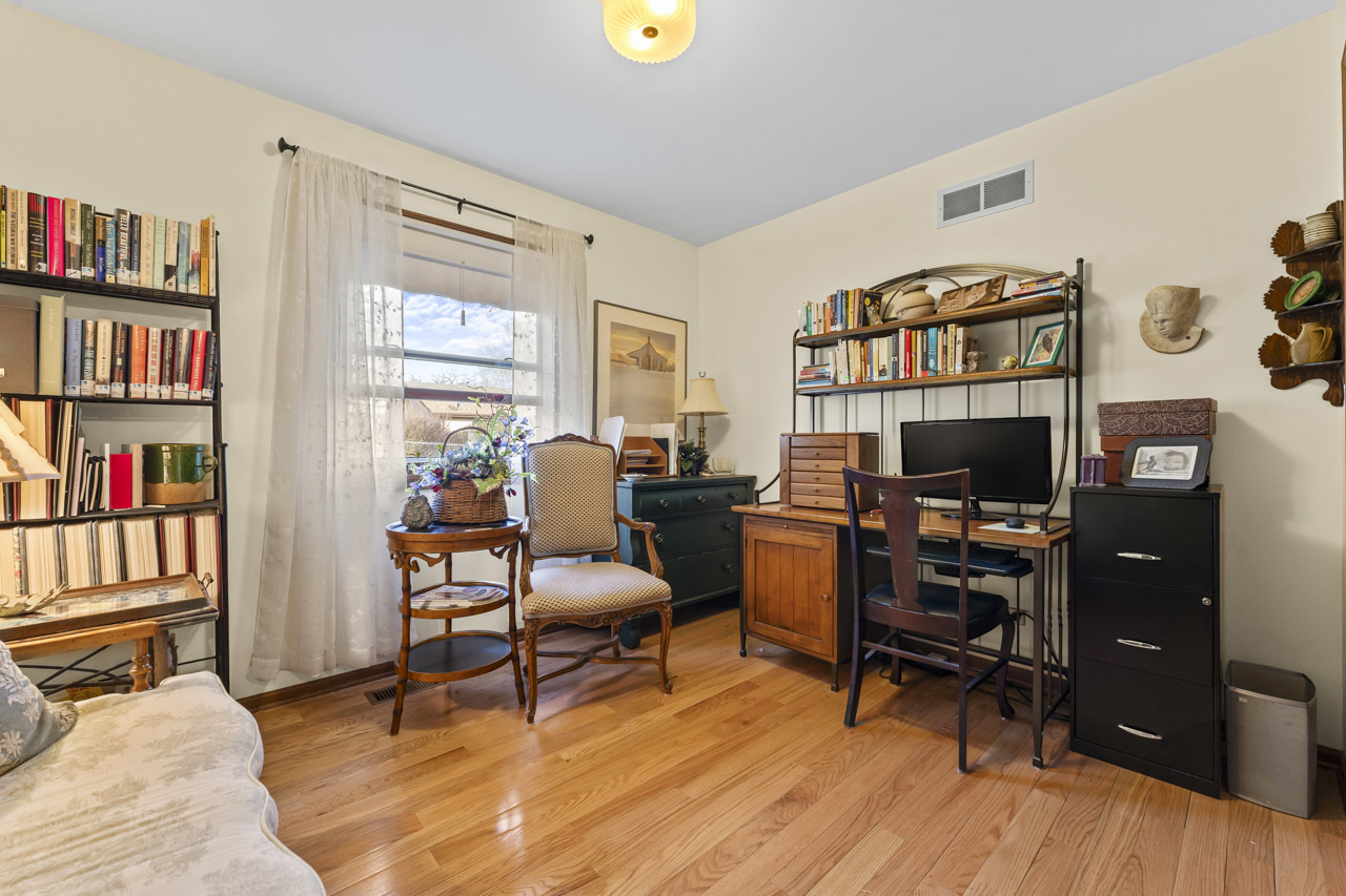 815 Carriage Drive, Algonquin, IL 60102