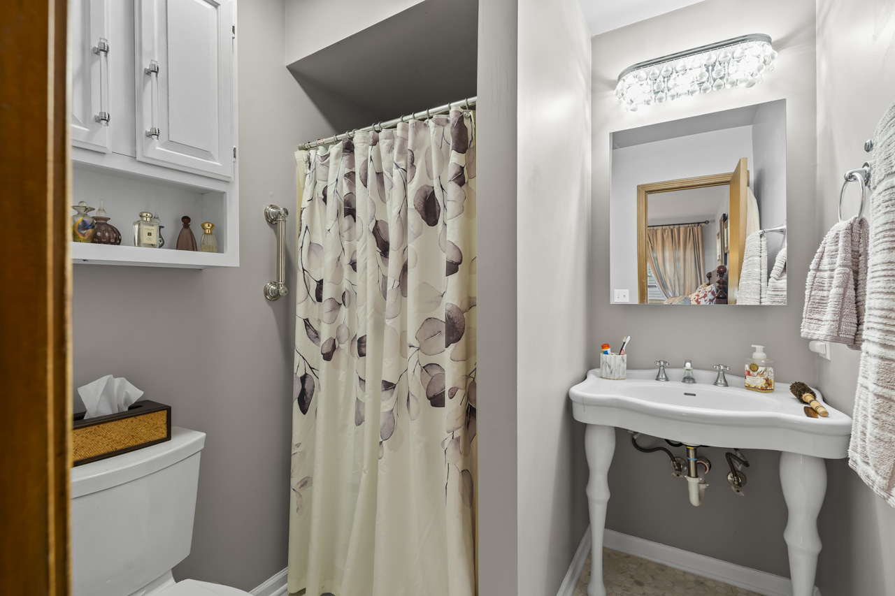 815 Carriage Drive, Algonquin, IL 60102