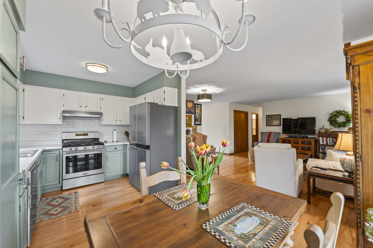 815 Carriage Drive, Algonquin, IL 60102