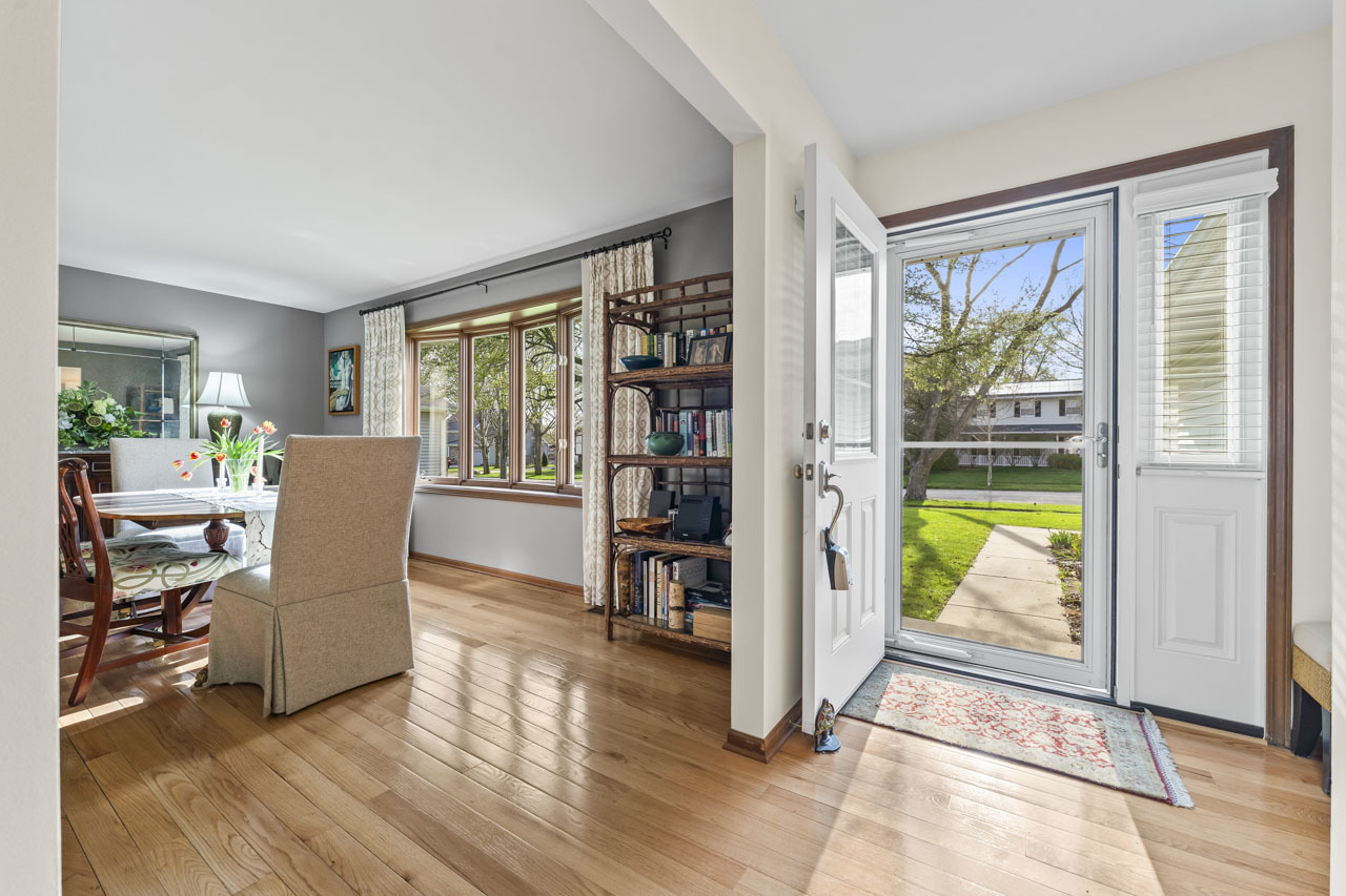 815 Carriage Drive, Algonquin, IL 60102