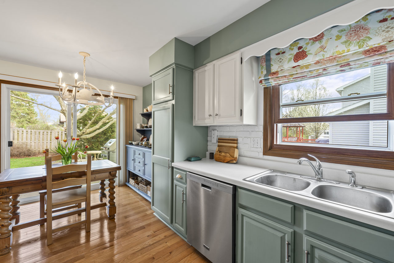 815 Carriage Drive, Algonquin, IL 60102