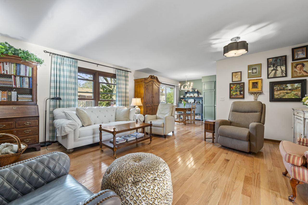 815 Carriage Drive, Algonquin, IL 60102