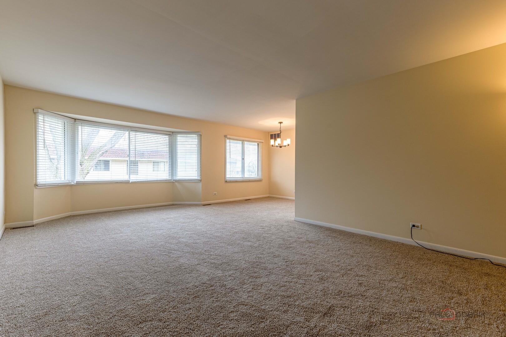 3100 Roberts Drive #5, Woodridge, IL 60517