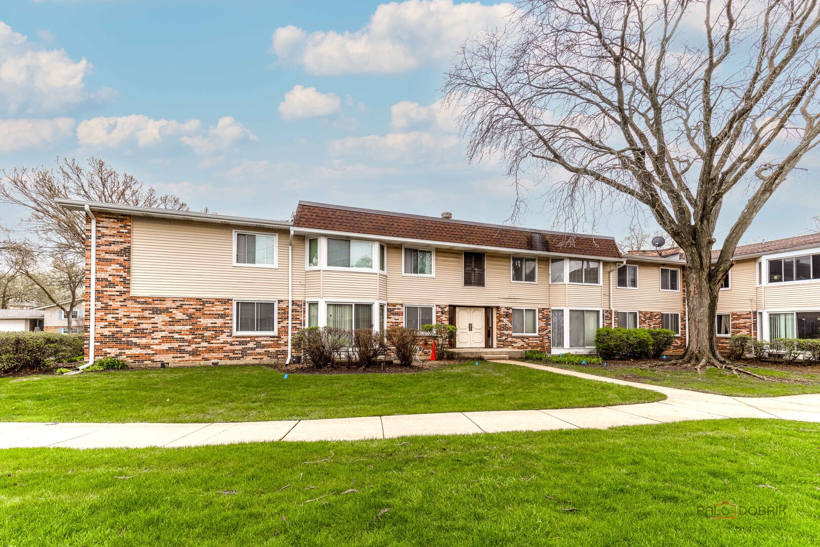 3100 Roberts Drive #5, Woodridge, IL 60517