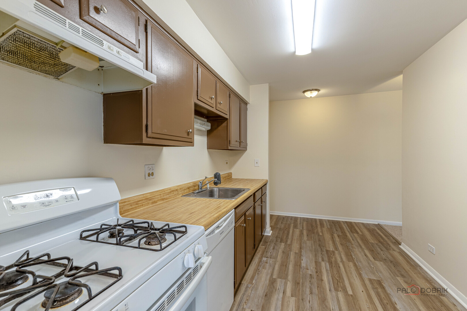 3100 Roberts Drive #5, Woodridge, IL 60517