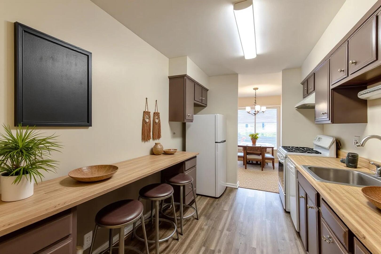 3100 Roberts Drive #5, Woodridge, IL 60517