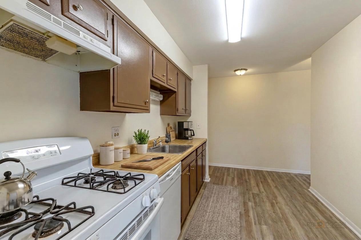 3100 Roberts Drive #5, Woodridge, IL 60517