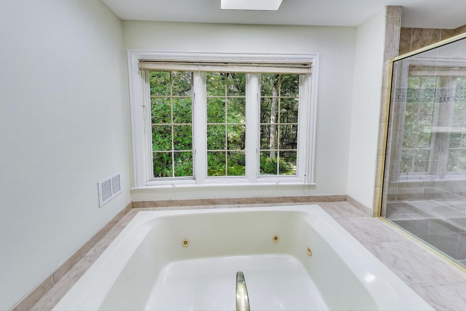 1620 TimberWoods Lane, Libertyville, IL 60048