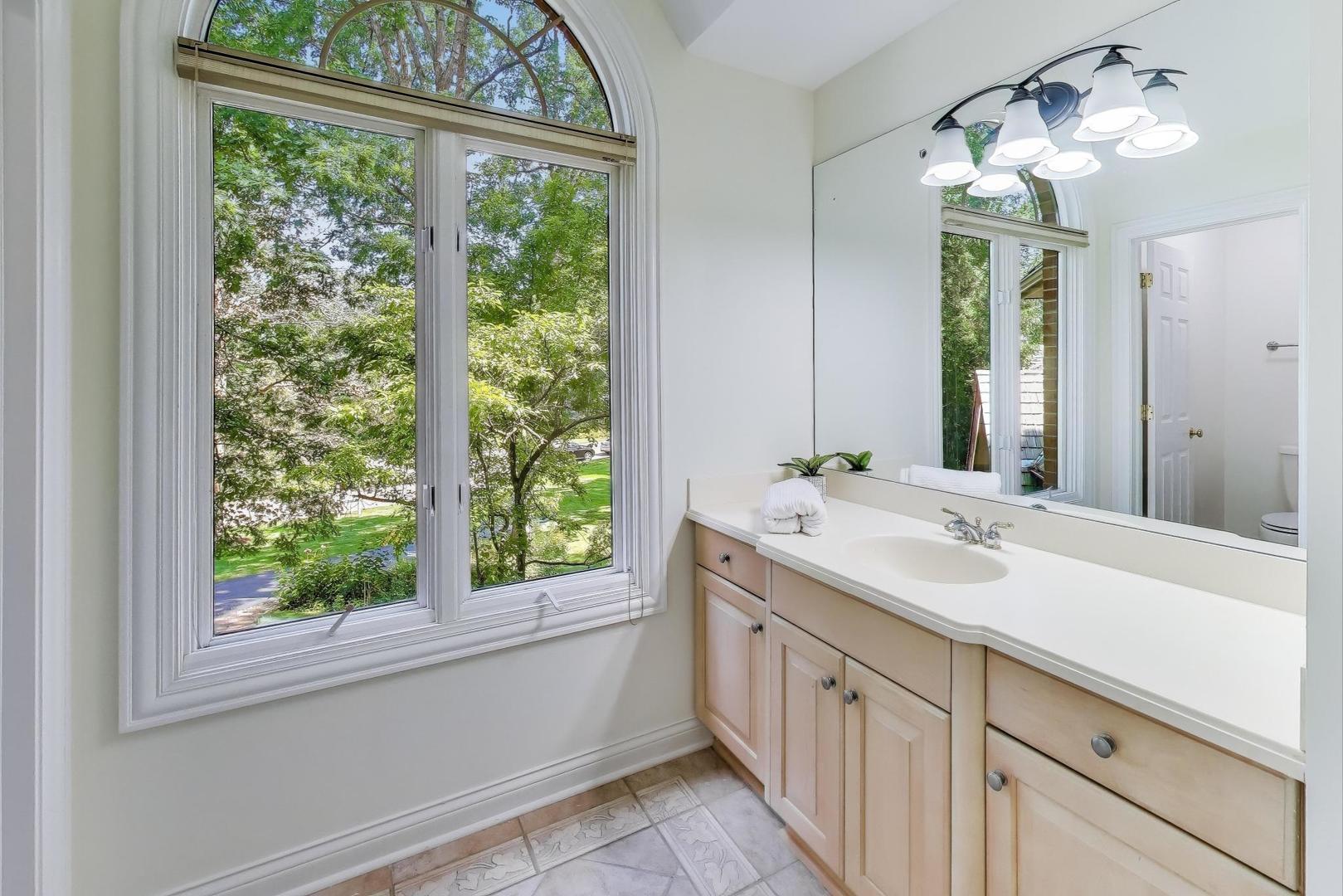 1620 TimberWoods Lane, Libertyville, IL 60048