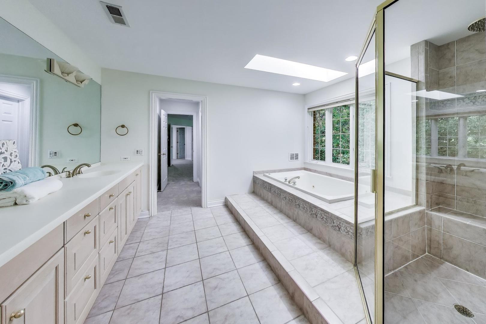 1620 TimberWoods Lane, Libertyville, IL 60048