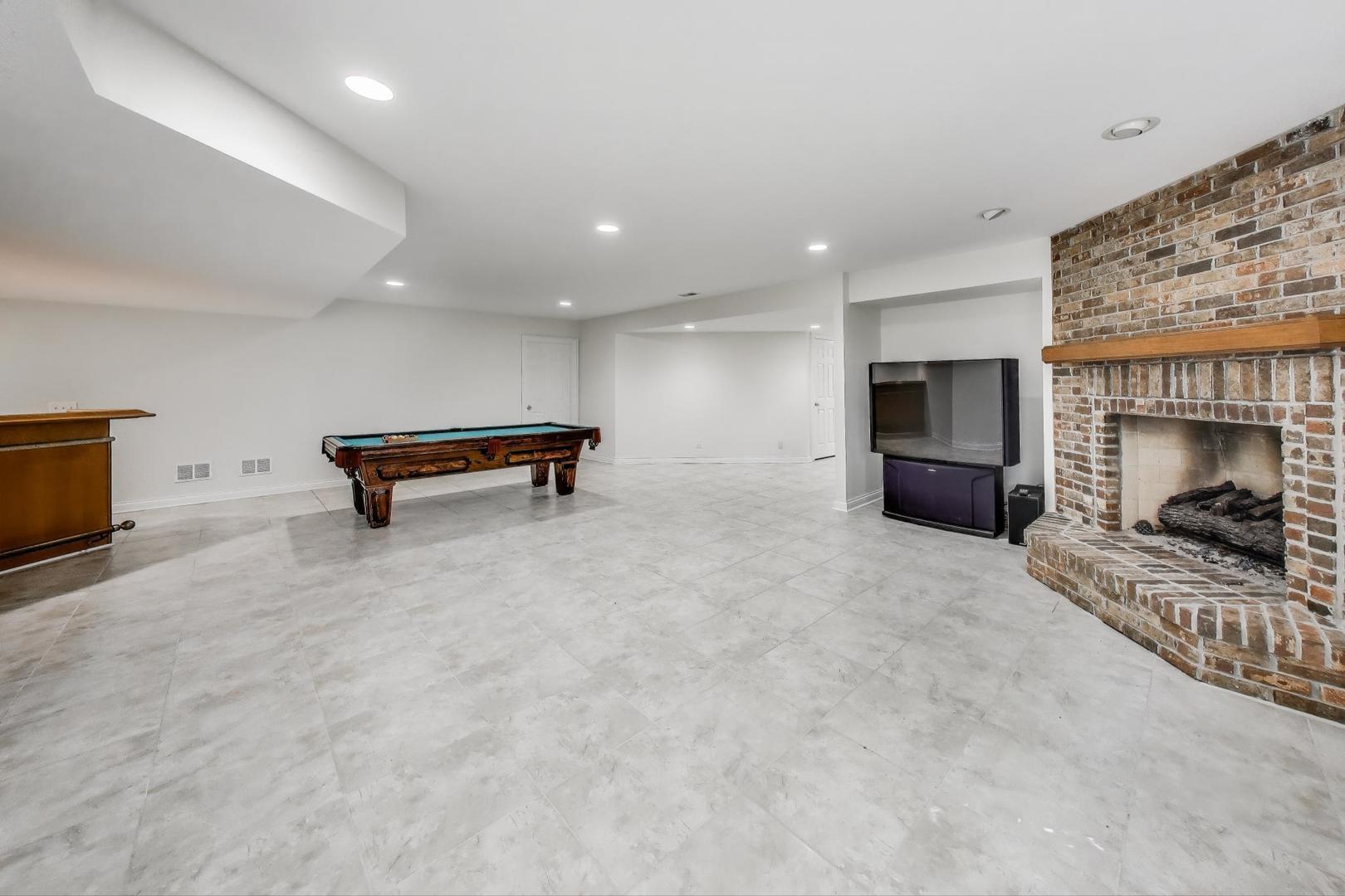 1620 TimberWoods Lane, Libertyville, IL 60048