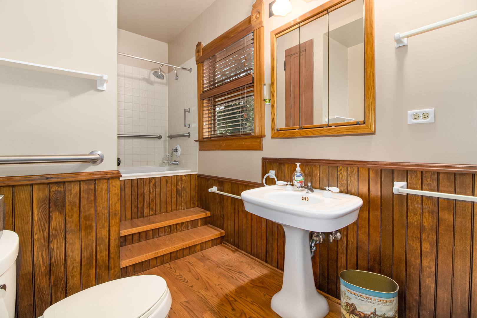 425 W Washington Street, West Chicago, IL 60185