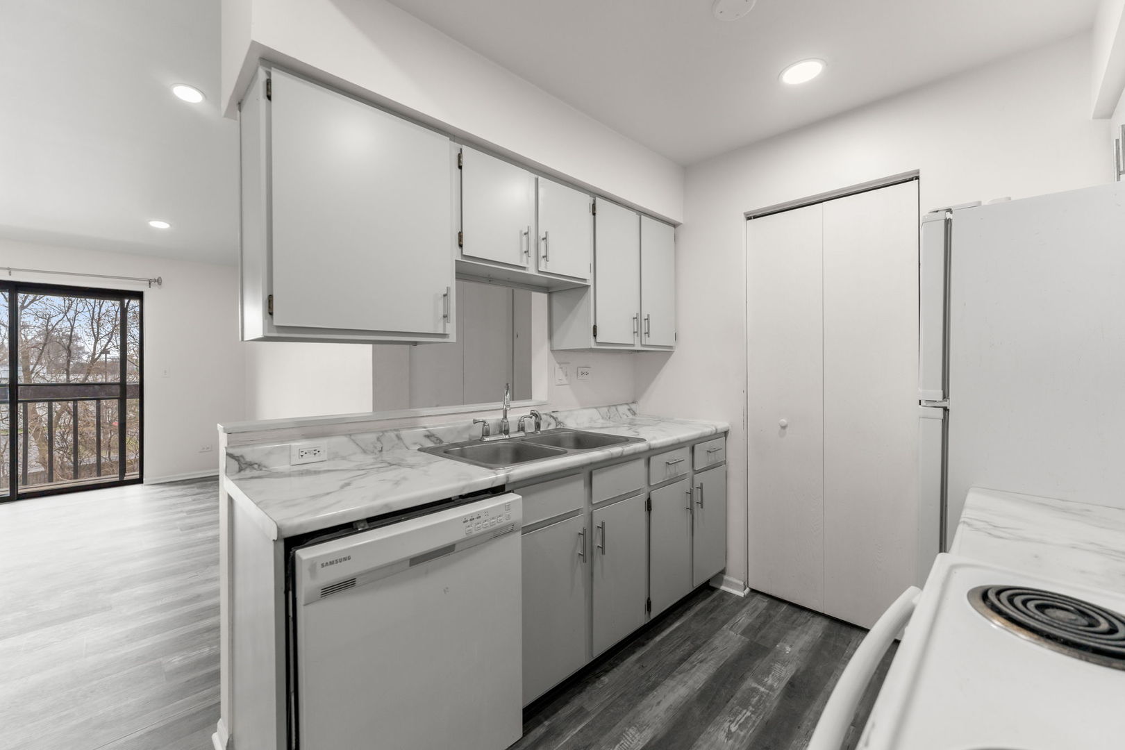 651 N Virginia Road #328, Crystal Lake, IL 60014