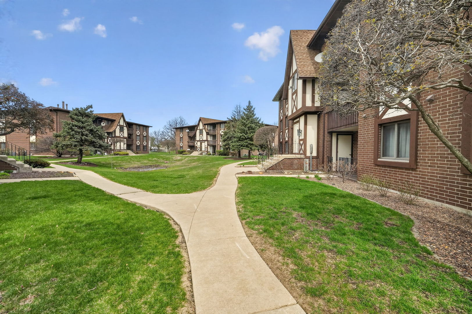 10571 Palos Place #B, Palos Hills, IL 60465